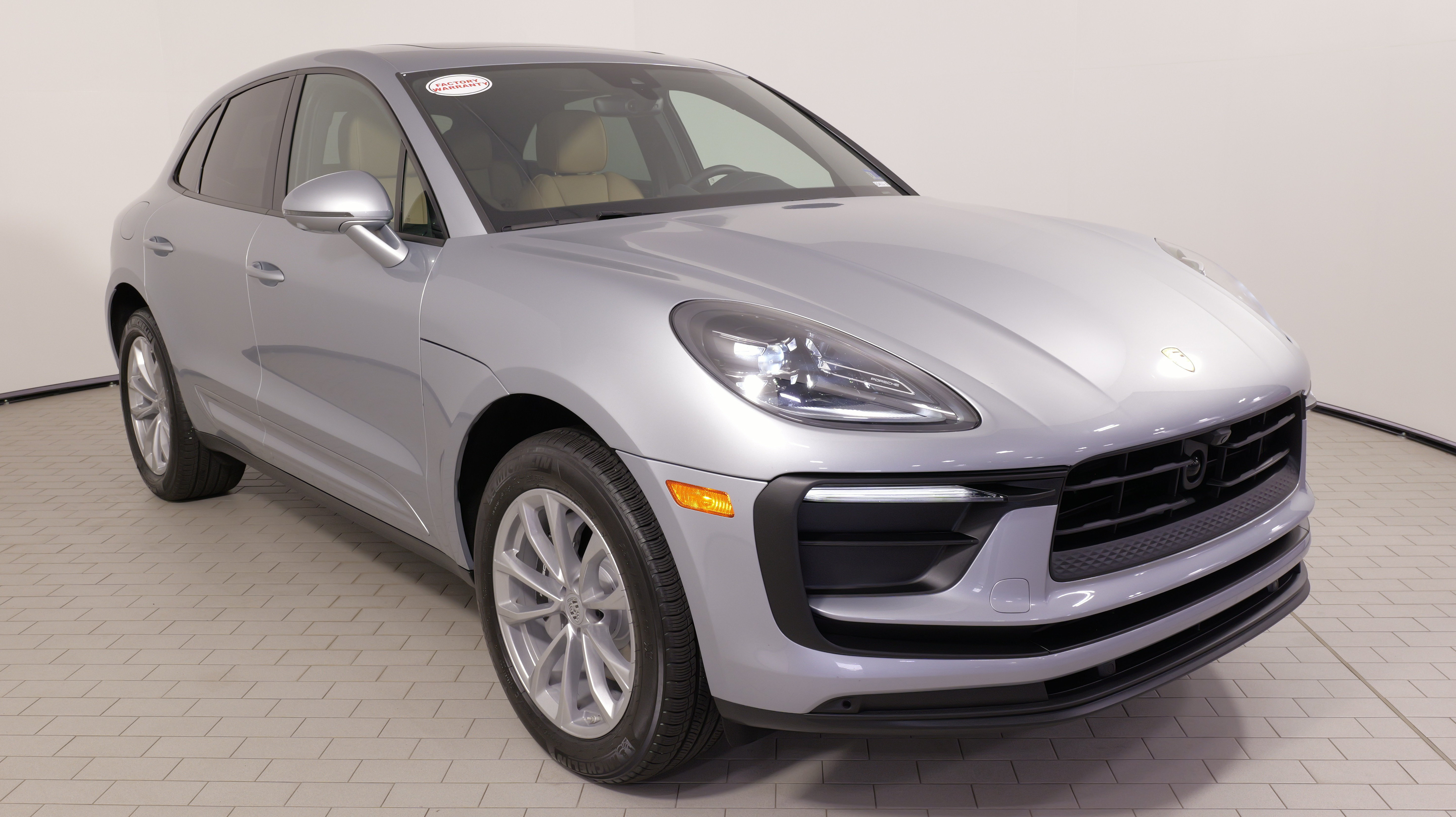 Used 2025 Porsche Macan AWD/4WD image 5
