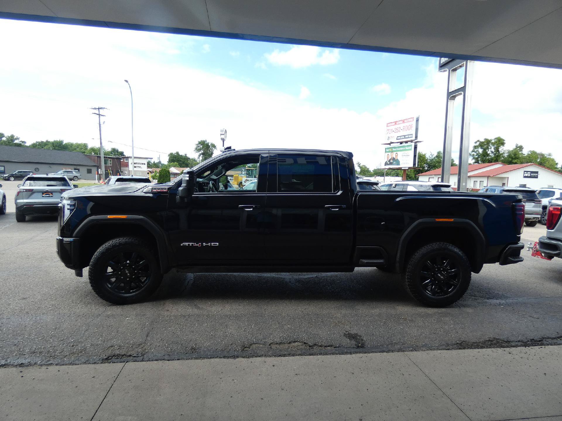 Certified 2025 GMC Sierra 2500 AT4 w/ AT4 Premium Plus Package AWD/4WD image 10