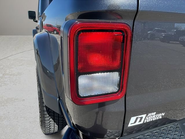 Used 2025 Jeep Gladiator Sport AWD/4WD image 11