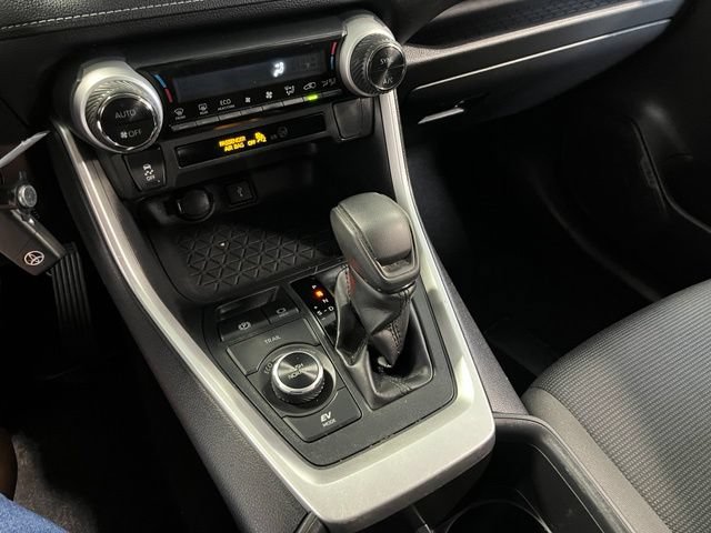 Used 2022 Toyota RAV4 LE AWD/4WD image 29
