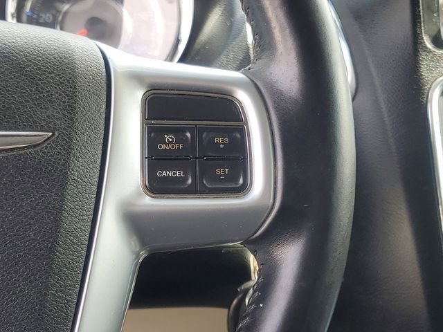 Used 2012 Chrysler Town & Country Touring w/ Entertainment Group #1 FWD image 20