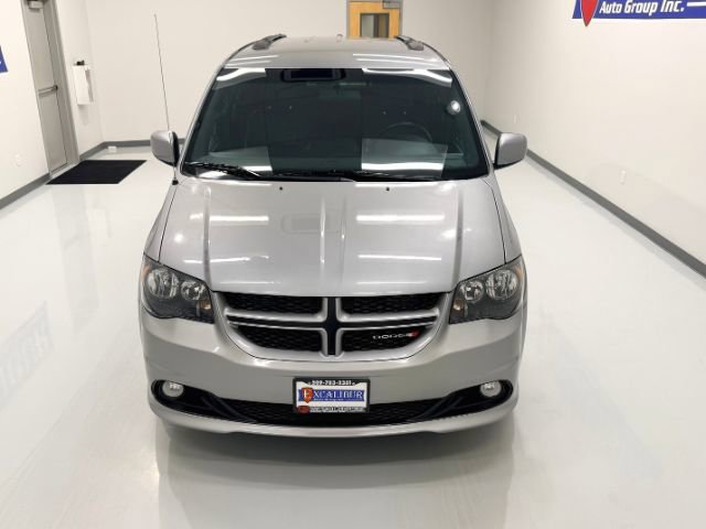 Used 2016 Dodge Grand Caravan R/T image 3