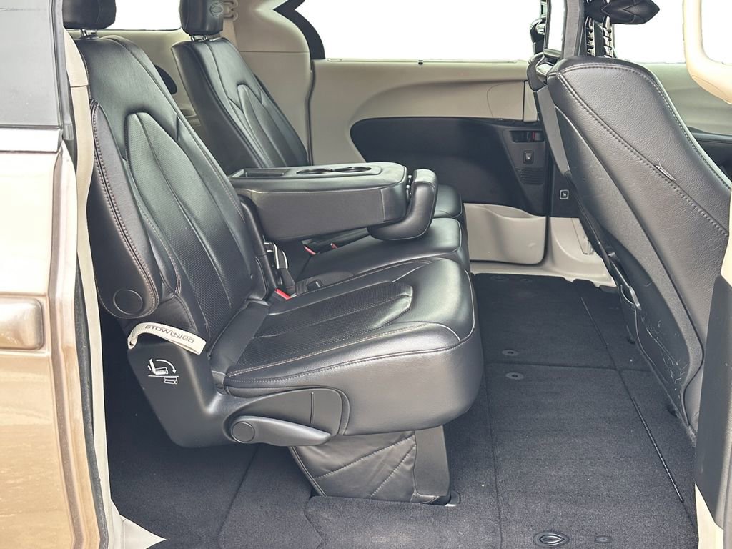Used 2018 Chrysler Pacifica Touring-L Plus w/ Advanced Safetytec Group FWD image 17