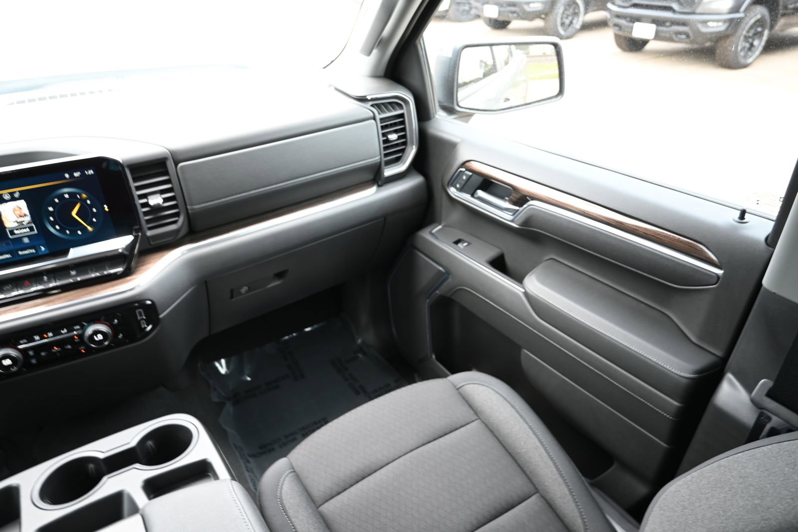 Used 2025 Chevrolet Silverado 1500 LT image 23