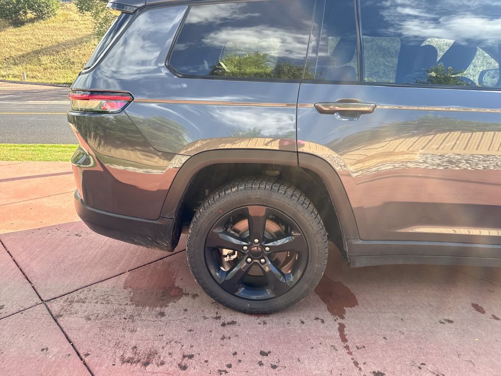 Used 2023 Jeep Grand Cherokee L Laredo AWD/4WD image 33