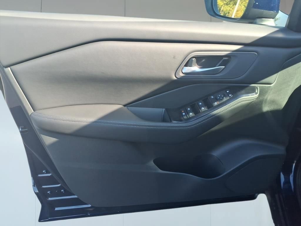 New 2026 Nissan Rogue SV image 10