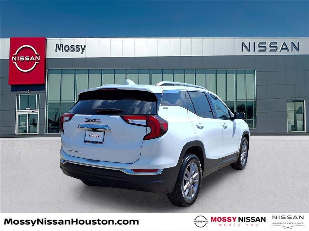 Used 2024 GMC Terrain SLT image 4