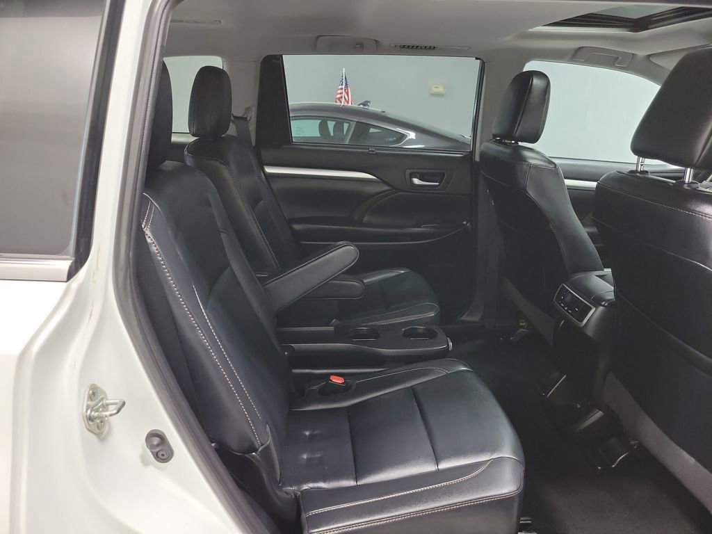 Used 2019 Toyota Highlander XLE image 13