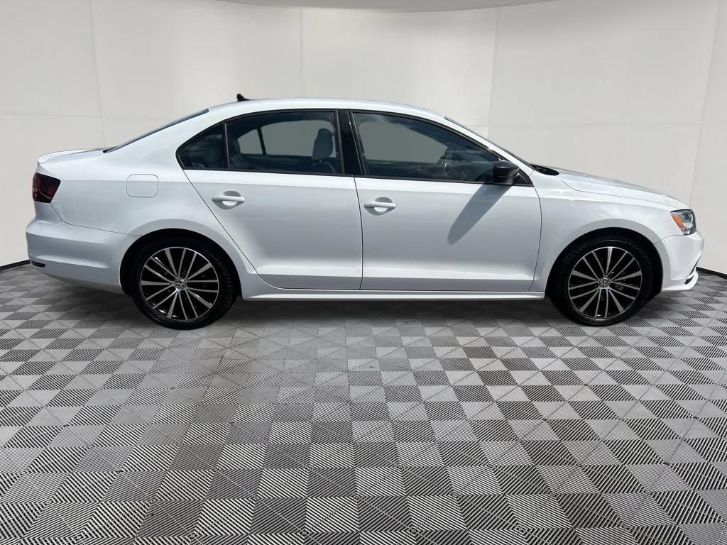 Used 2016 Volkswagen Jetta Sport FWD image 10