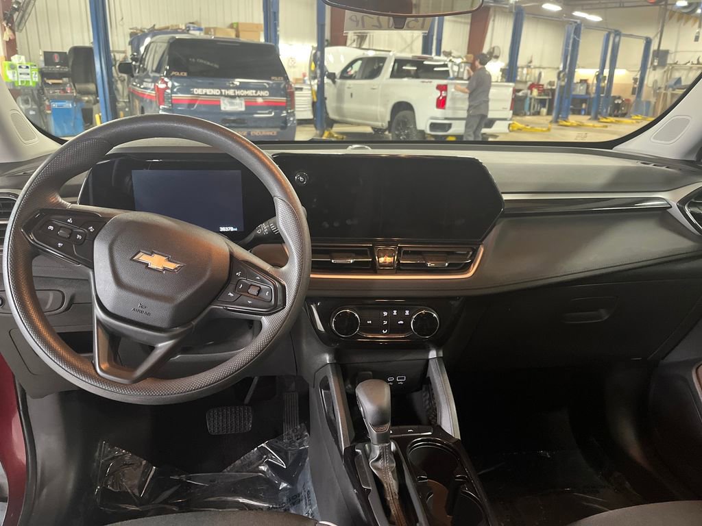 Used 2025 Chevrolet TrailBlazer LT FWD image 13