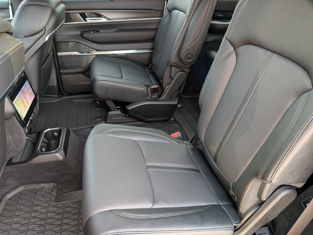 New 2026 Jeep Grand Wagoneer Summit w/ Premium Group III AWD/4WD image 28
