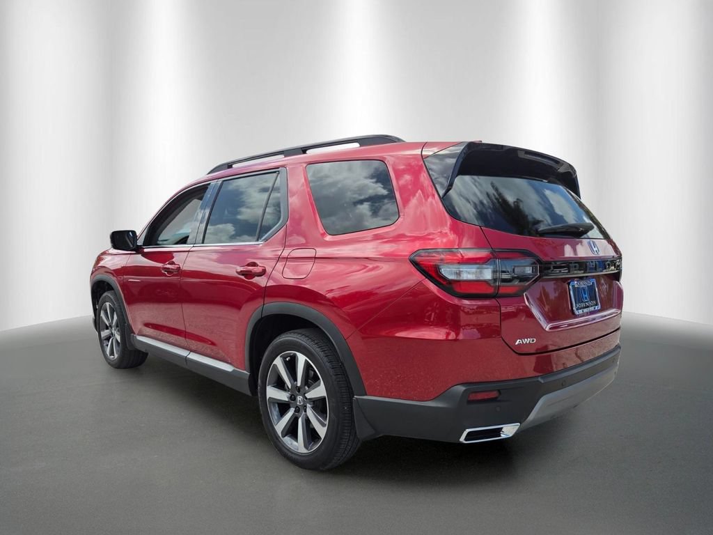 Certified 2025 Honda Pilot Touring image 5
