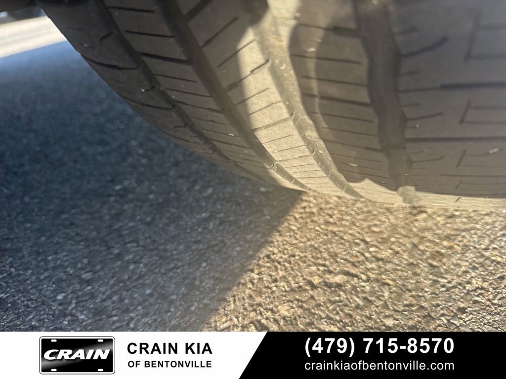 Used 2013 Chrysler 200 Touring FWD image 39