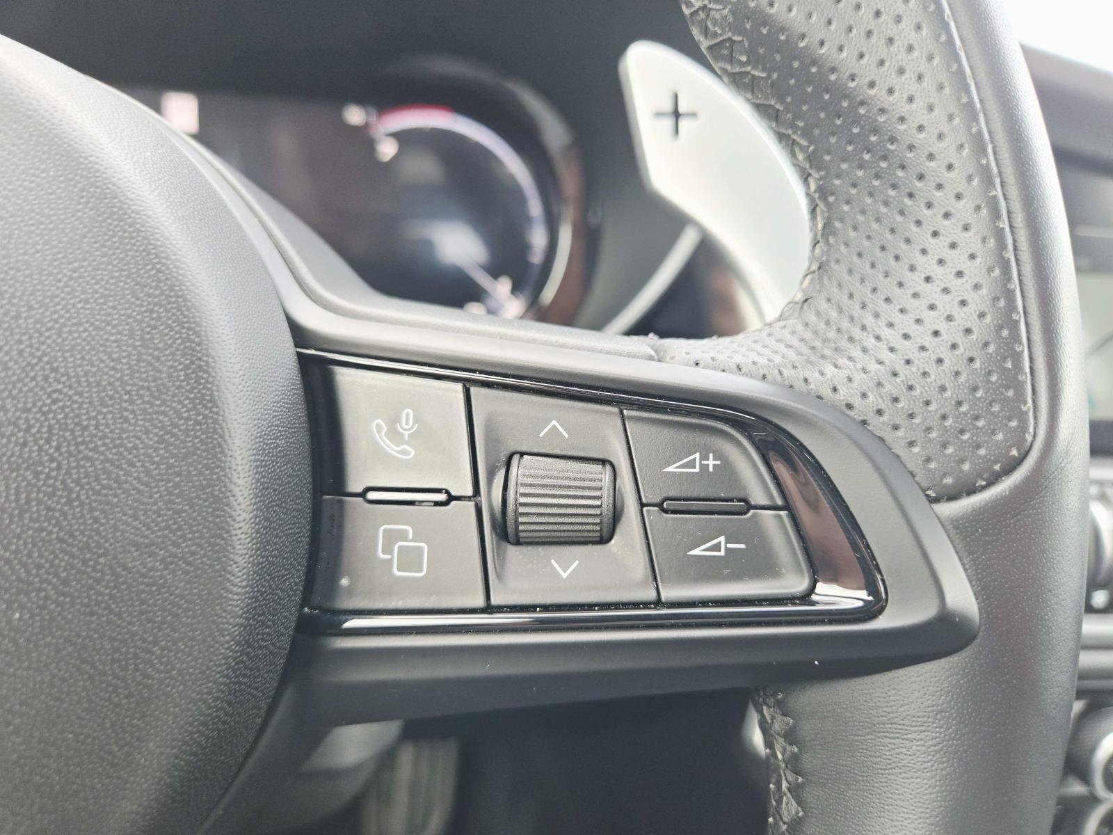 Used 2024 Alfa Romeo Giulia Veloce AWD/4WD image 24