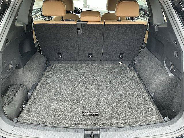 Used 2022 Volkswagen Tiguan SE AWD/4WD image 19