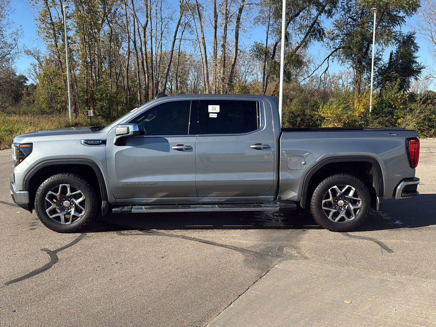 Used 2025 GMC Sierra 1500 SLE AWD/4WD image 3