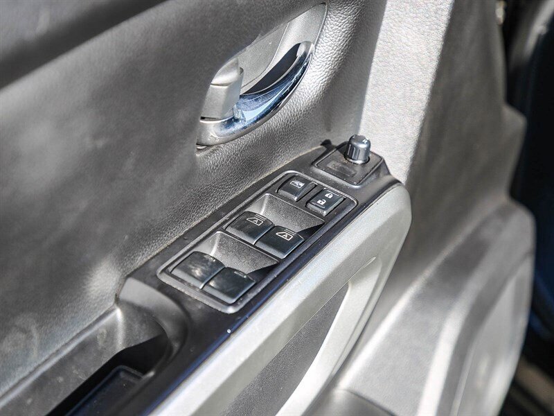 Used 2017 Nissan Titan SV RWD image 29