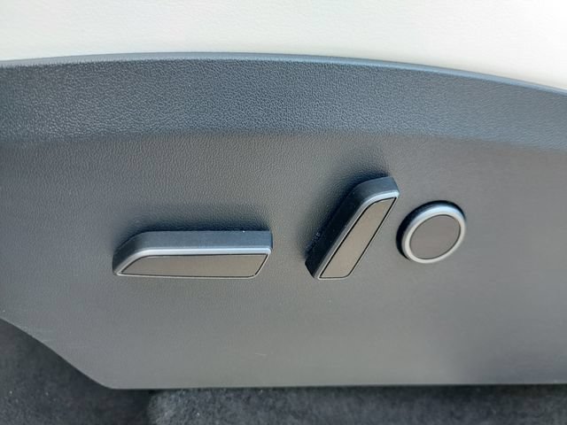 Used 2024 Tesla Model Y Performance AWD/4WD image 20