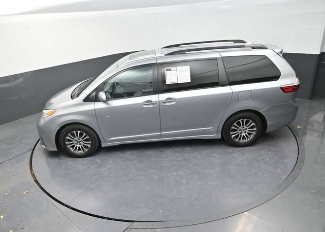 Used 2018 Toyota Sienna XLE FWD image 23