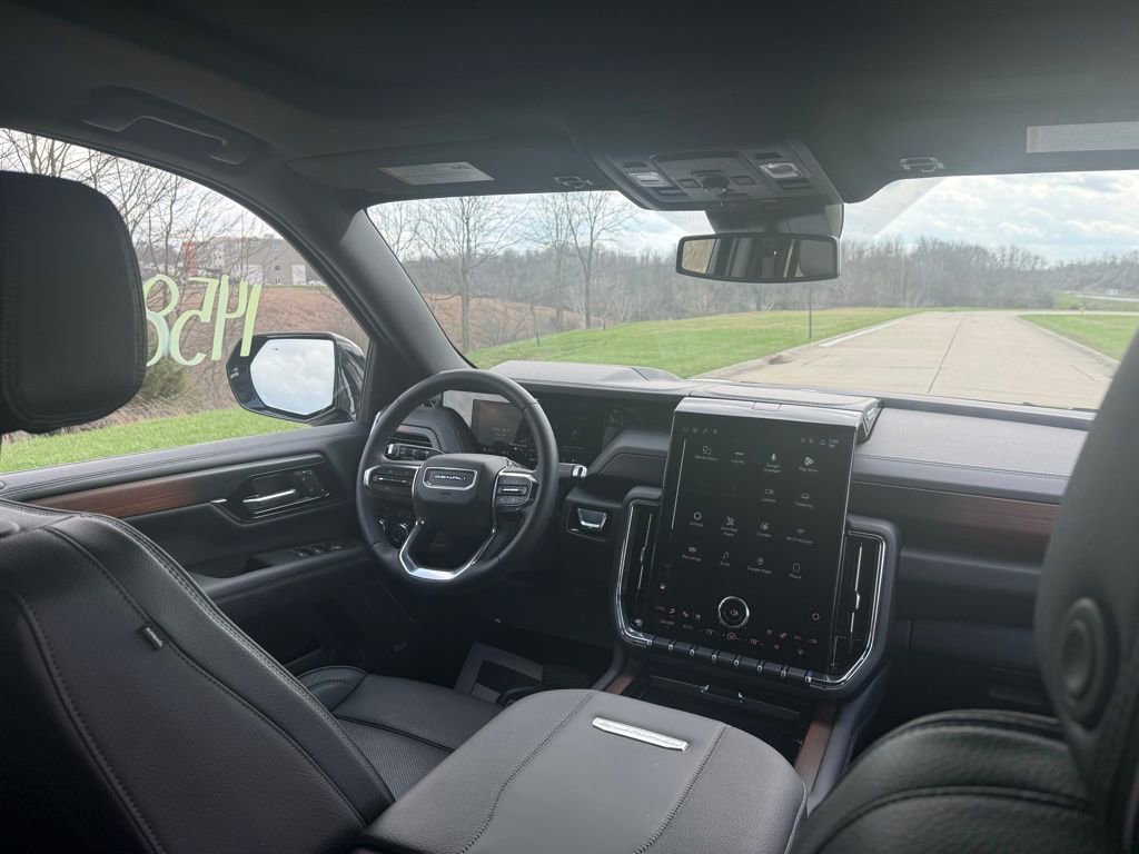 Used 2025 GMC Yukon XL Denali w/ Sun & Power Step Package image 24