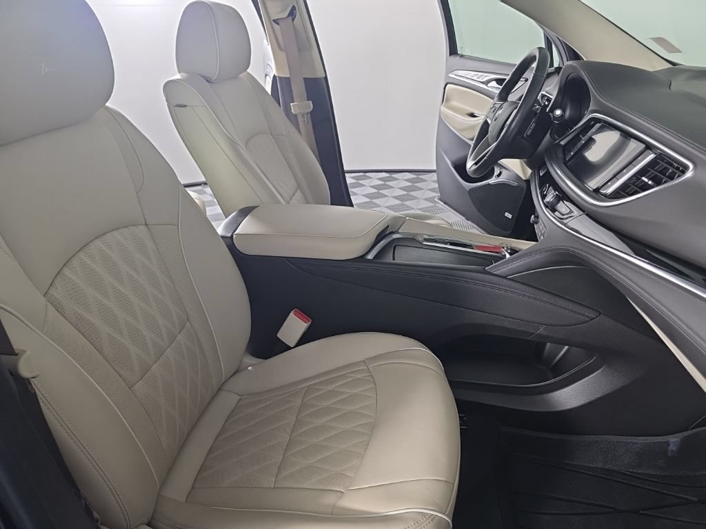 Used 2022 Buick Enclave Avenir w/ Avenir Technology Package AWD/4WD image 41