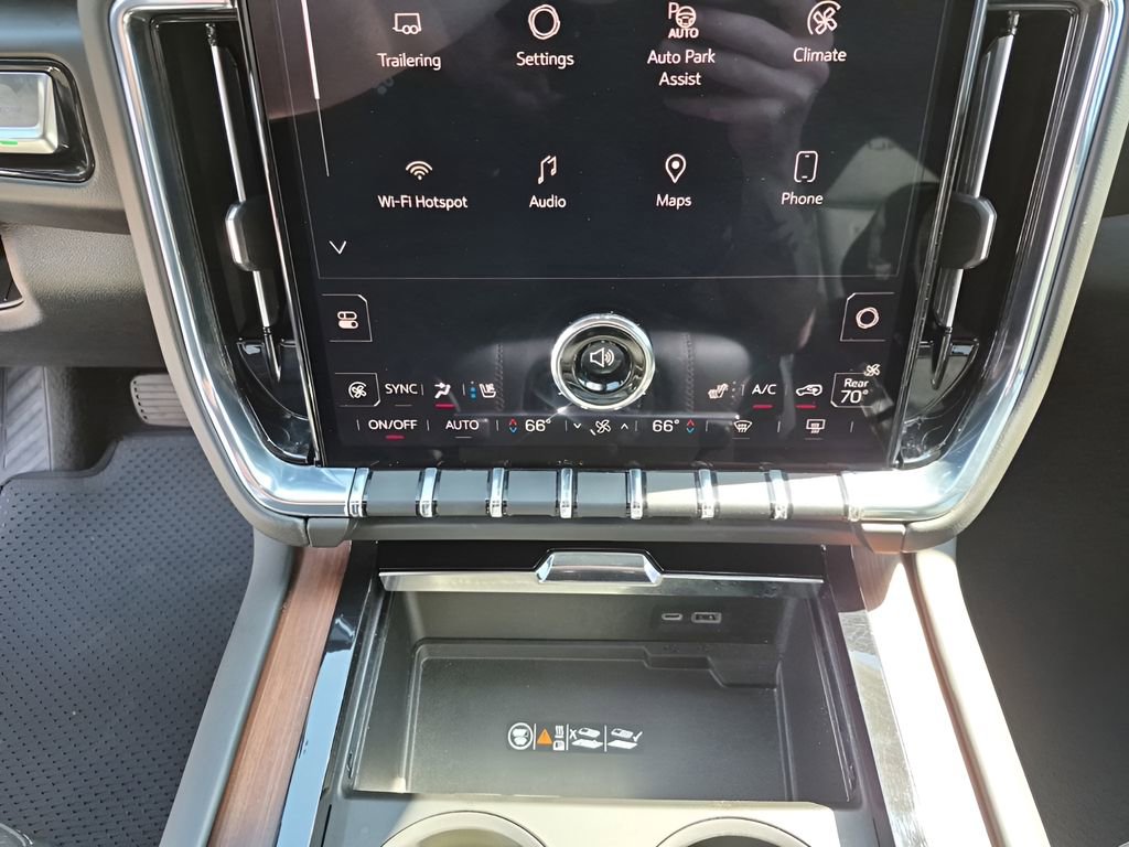 Used 2025 GMC Yukon XL Denali image 40