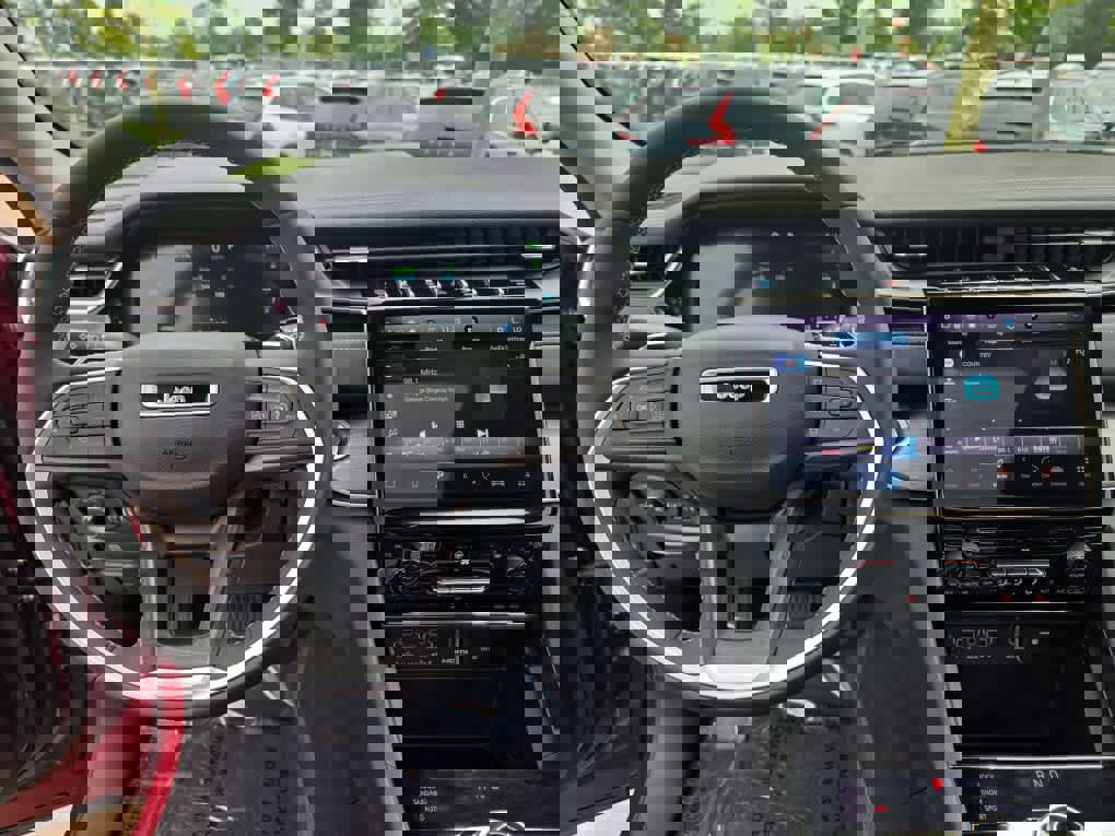 Used 2023 Jeep Grand Cherokee 4WD 4xe image 27