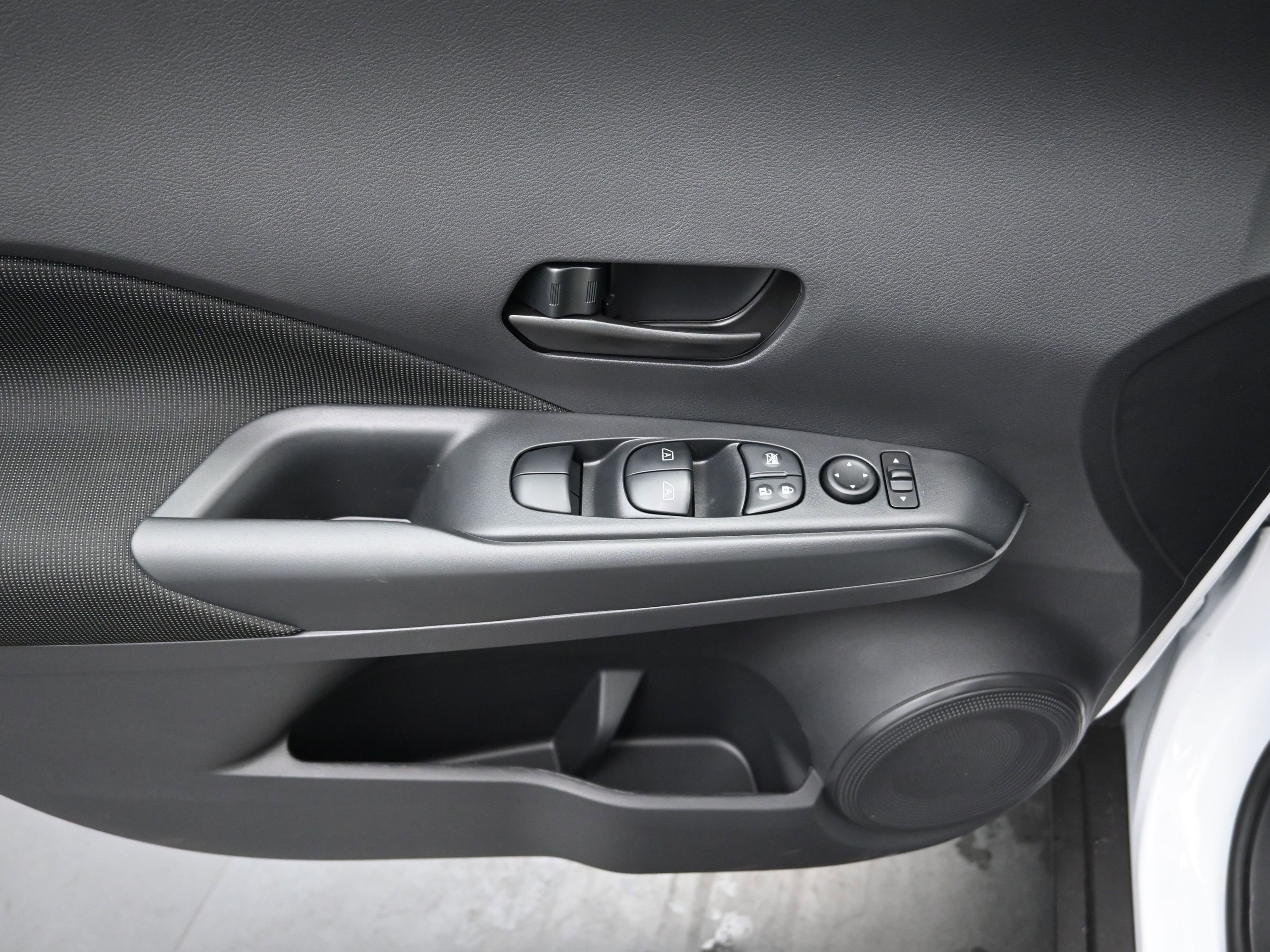 Certified 2025 Nissan Kicks Play S image 11