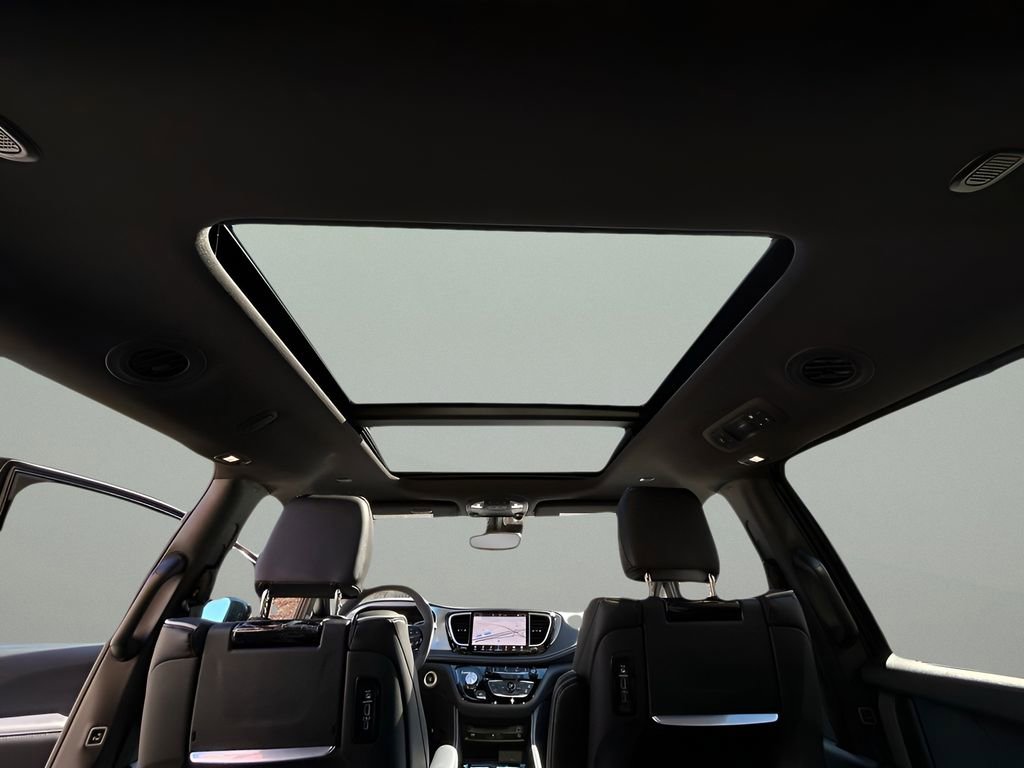 New 2026 Chrysler Pacifica Limited w/ Uconnect Theater Family Group image 35