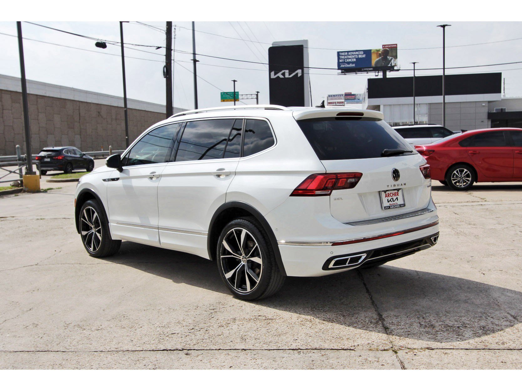 Used 2022 Volkswagen Tiguan SEL R-Line image 5