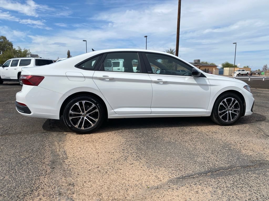 Used 2025 Volkswagen Jetta Sport FWD image 5