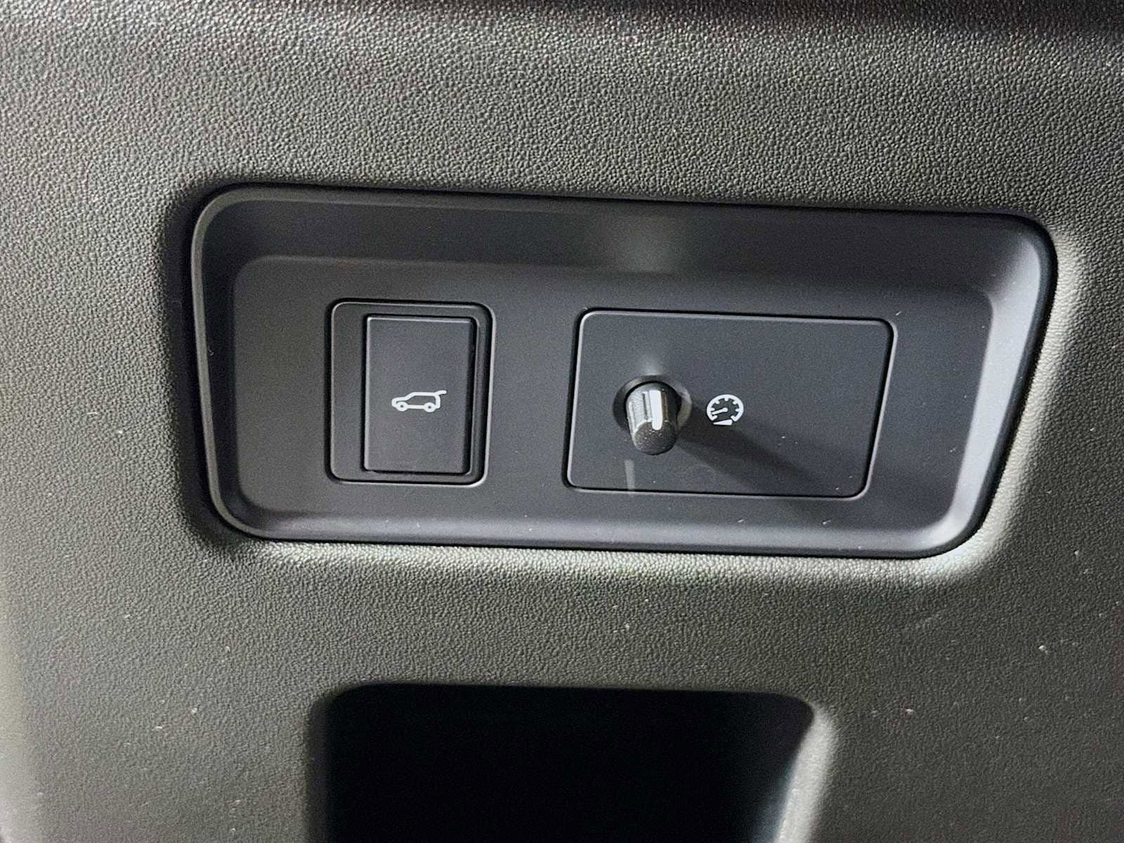 Used 2018 Land Rover Discovery HSE AWD/4WD image 10