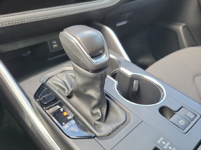 Used 2022 Toyota Highlander LE FWD image 28