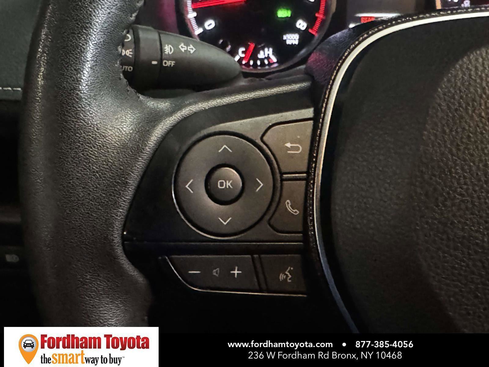 Used 2021 Toyota RAV4 XLE Premium image 19