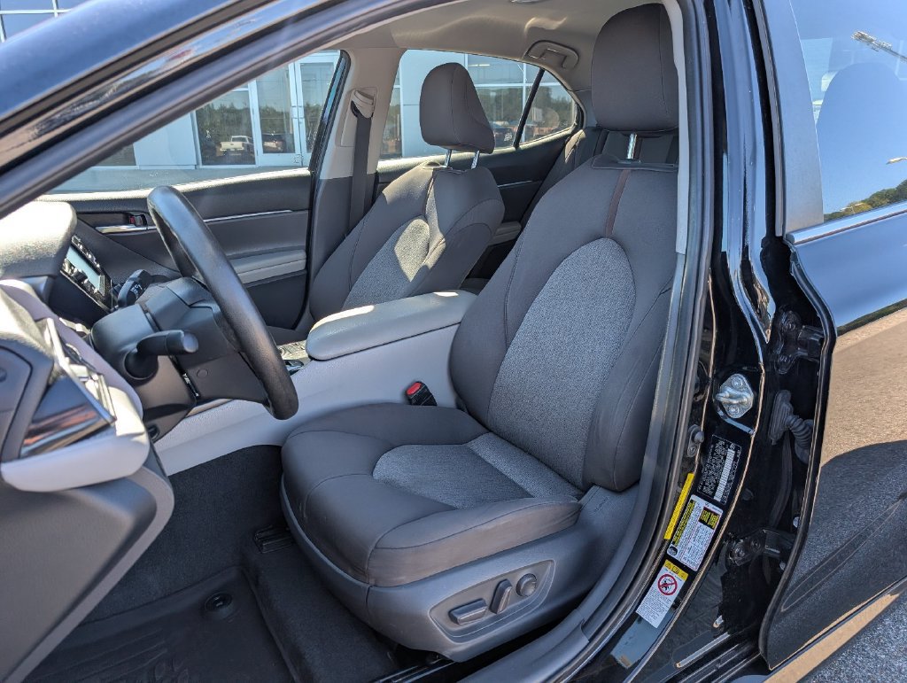 Used 2019 Toyota Camry LE w/ Fleet Convenience Package FWD image 11