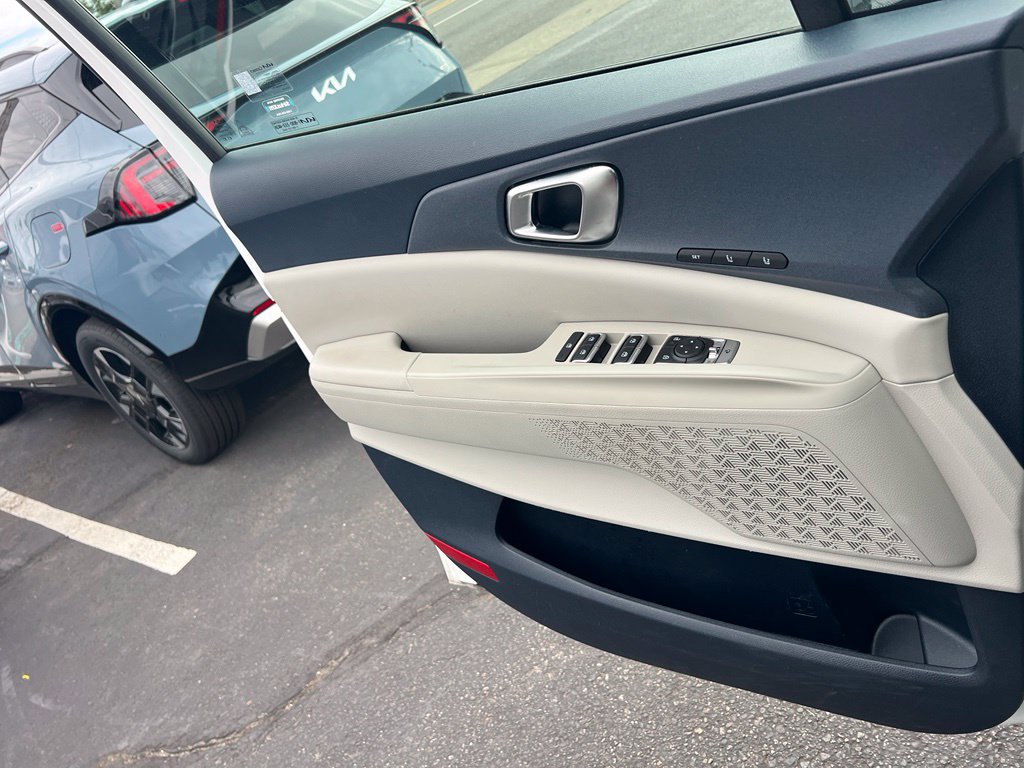 Certified 2025 Kia Carnival EX FWD image 18
