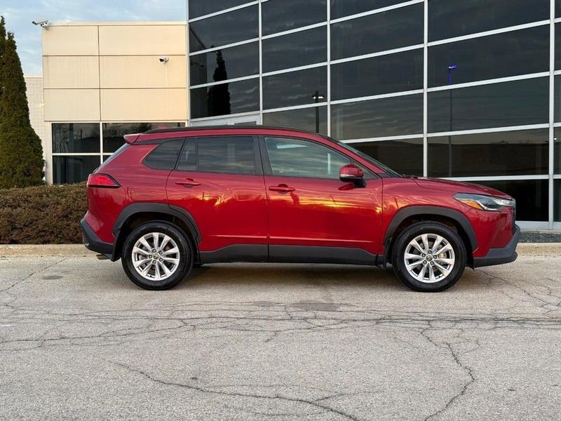 Used 2022 Toyota Corolla Cross LE w/ Moonroof Package video 2