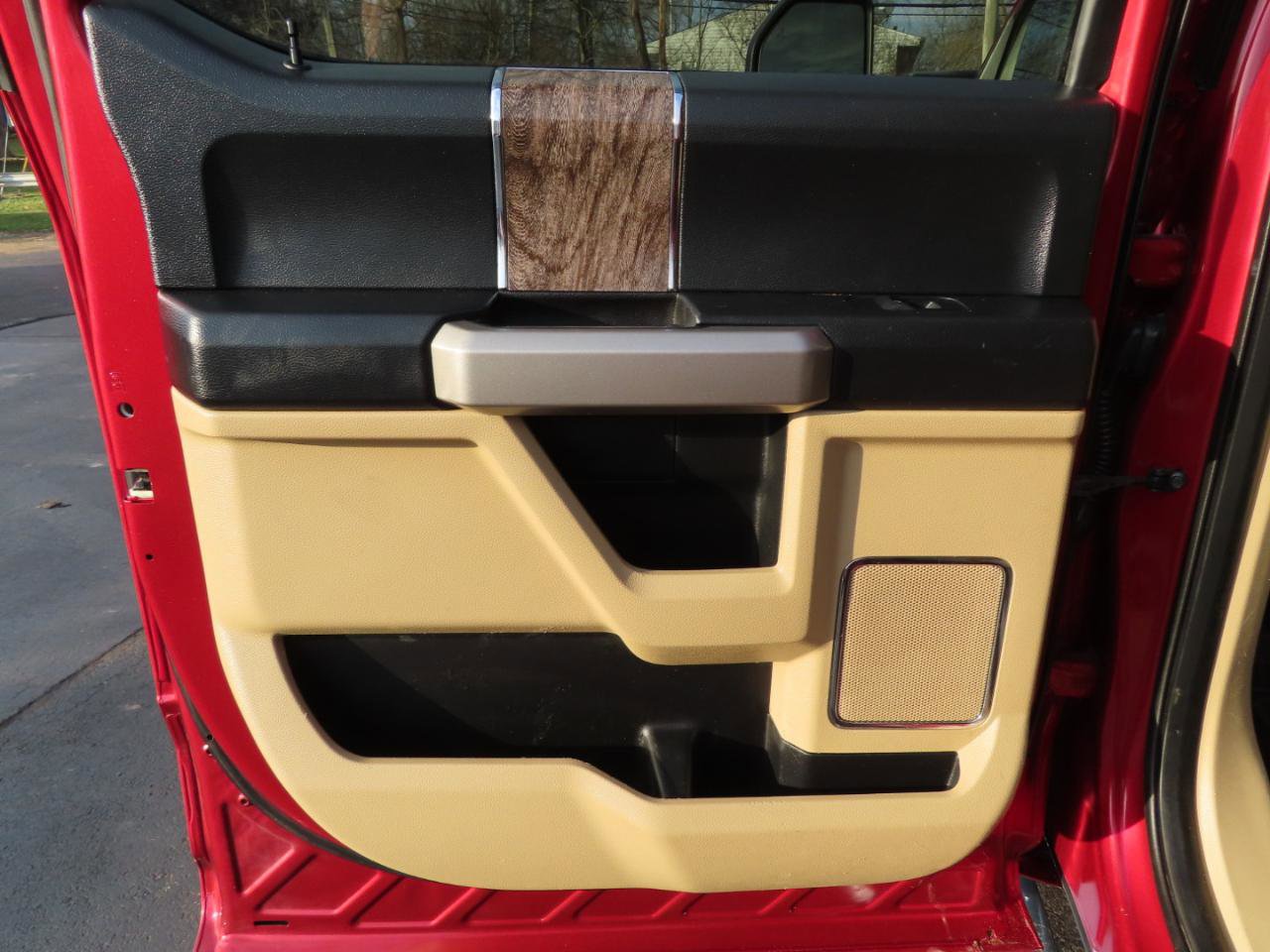 Used 2017 Ford F350 Lariat w/ Chrome Package image 40