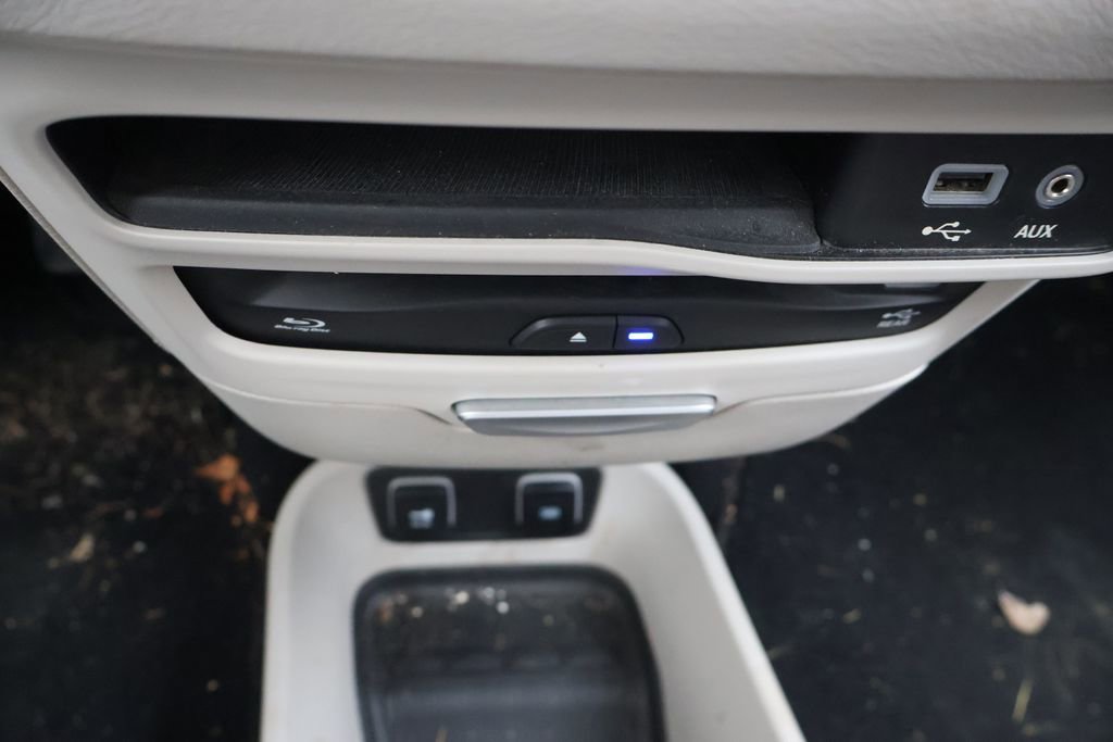 Used 2017 Chrysler Pacifica Touring-L Plus w/ Tire & Wheel Group image 26