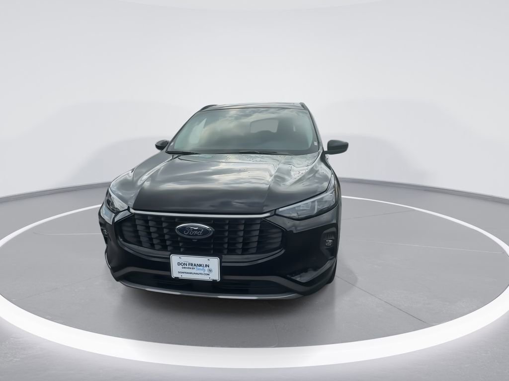 Used 2024 Ford Escape Platinum w/ Class II Trailer Tow Package image 3