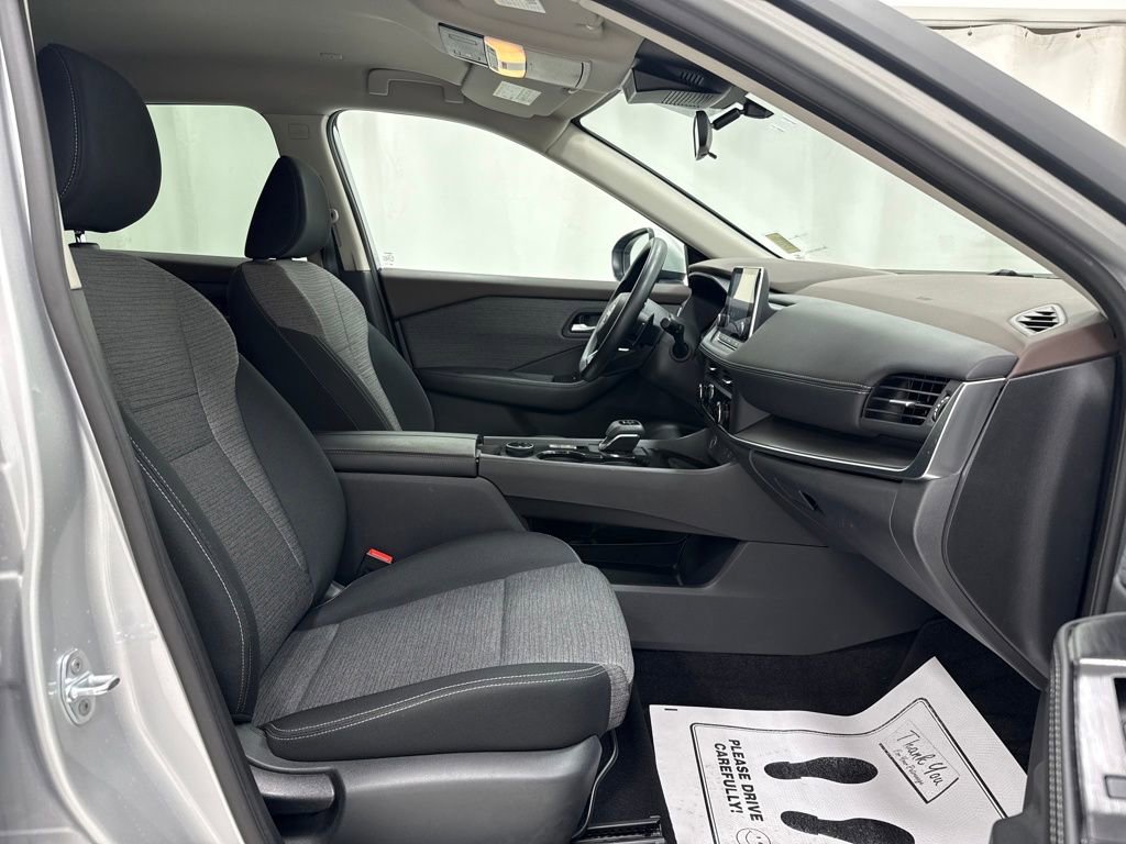 Used 2023 Nissan Rogue SV image 9