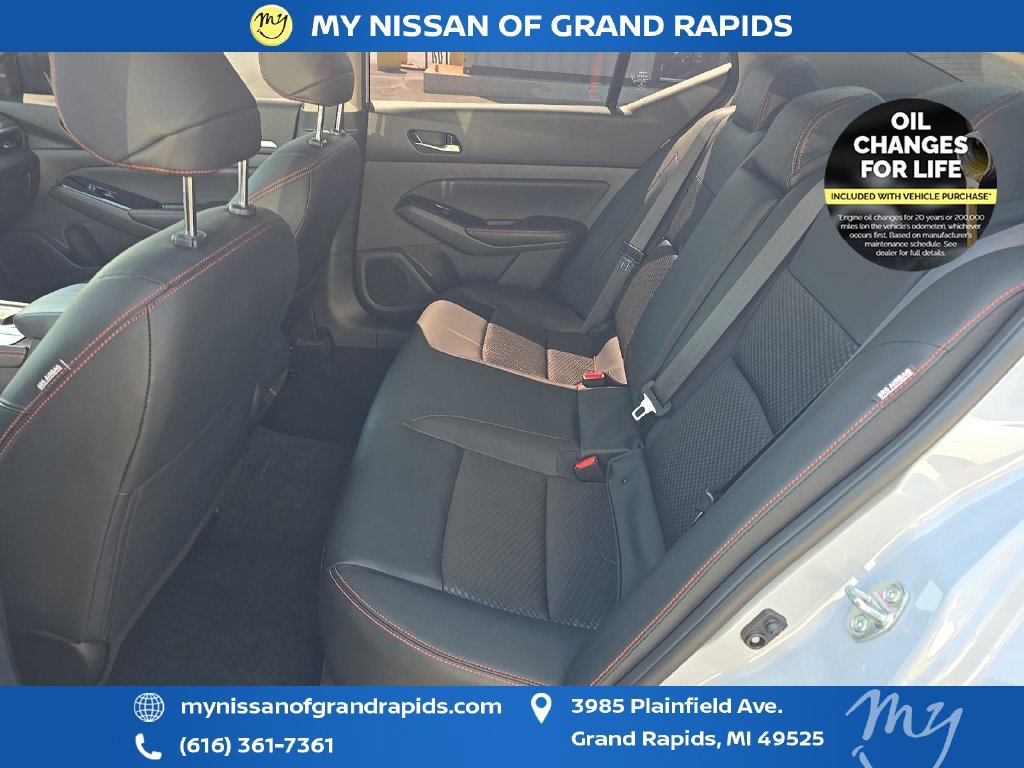 Used 2025 Nissan Altima 2.5 SR AWD/4WD image 7