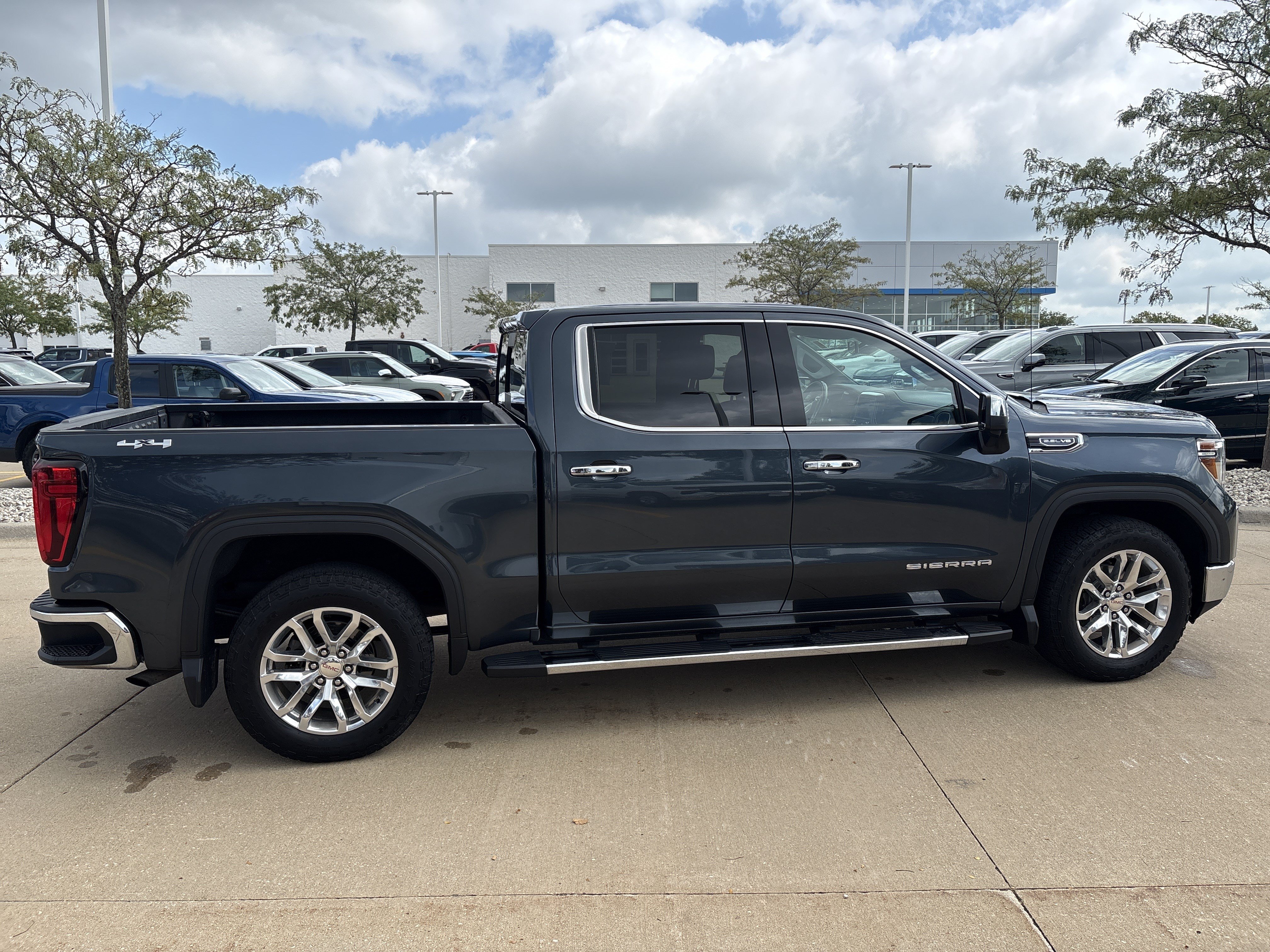 Used 2020 GMC Sierra 1500 SLT w/ SLT Premium Package AWD/4WD image 10