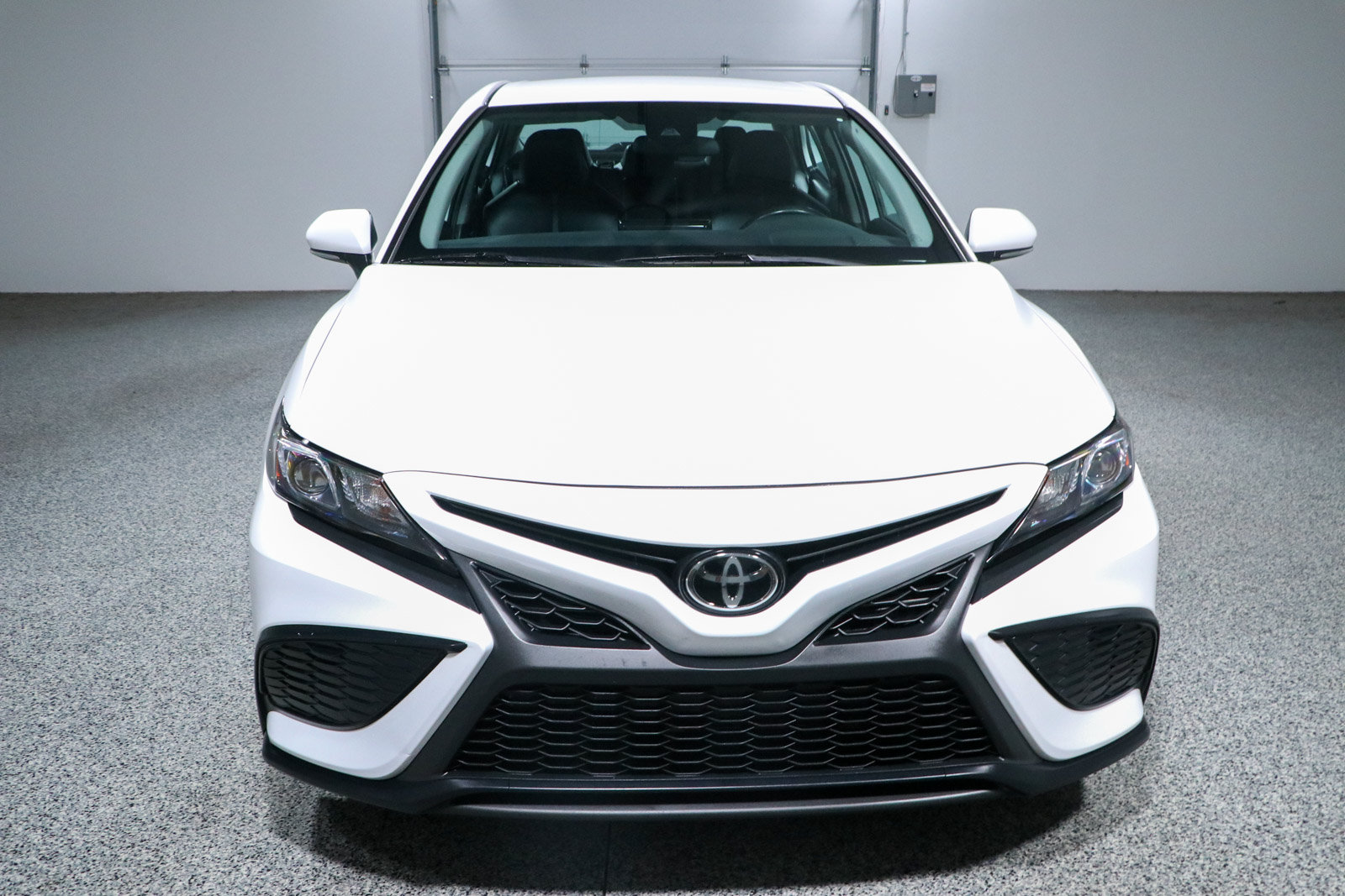 Used 2024 Toyota Camry SE FWD image 4