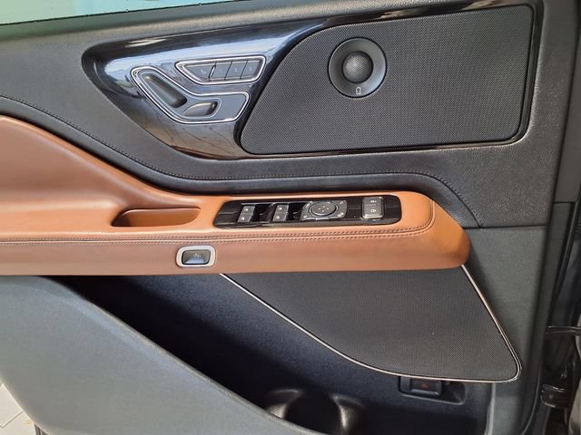 Used 2022 Lincoln Aviator Reserve w/ Elements Package Plus AWD/4WD image 18