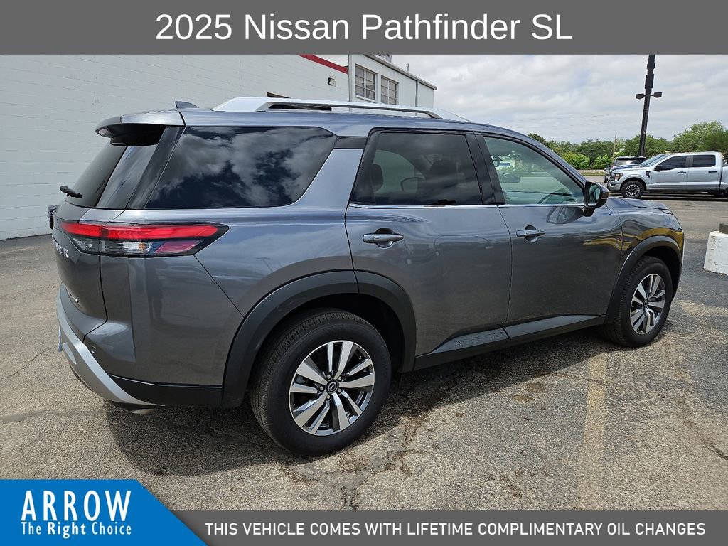 Used 2025 Nissan Pathfinder SL AWD/4WD image 13