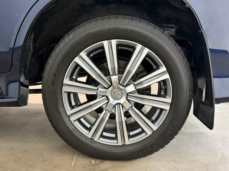 Used 2016 Lexus LX 570 4WD w/ Luxury Package image 12