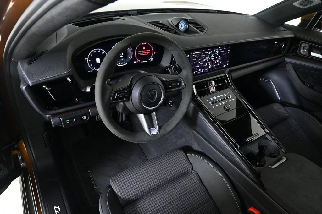 Used 2025 Porsche Panamera Turbo image 4