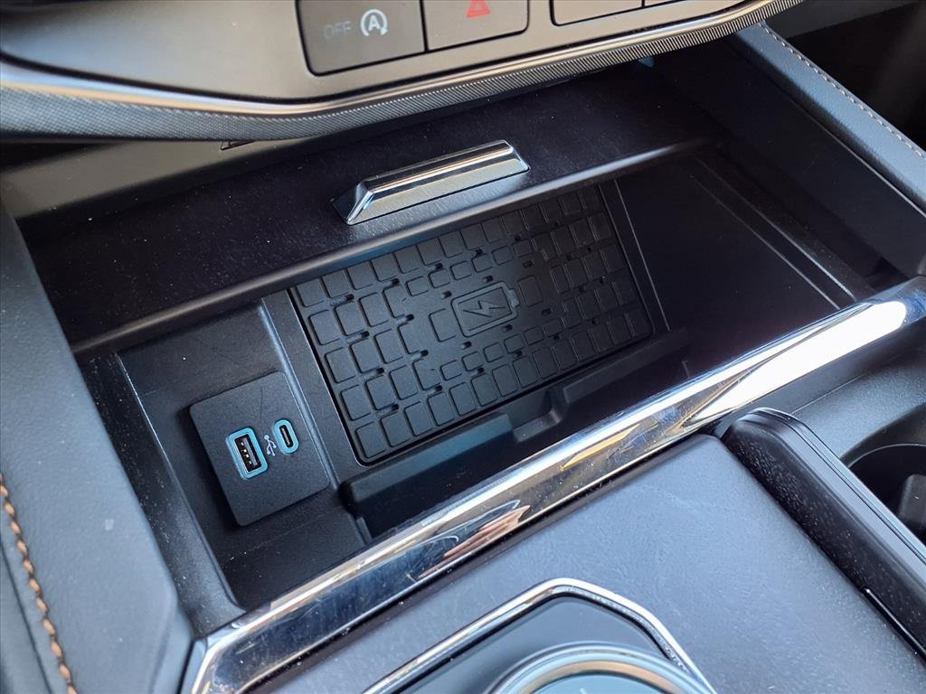 Used 2024 Ford Expedition Platinum image 14