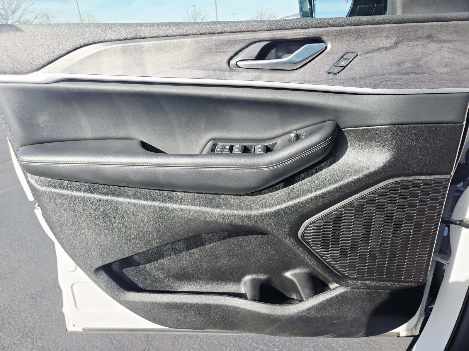 Used 2024 Jeep Grand Cherokee Limited w/ Luxury Tech Group II image 37